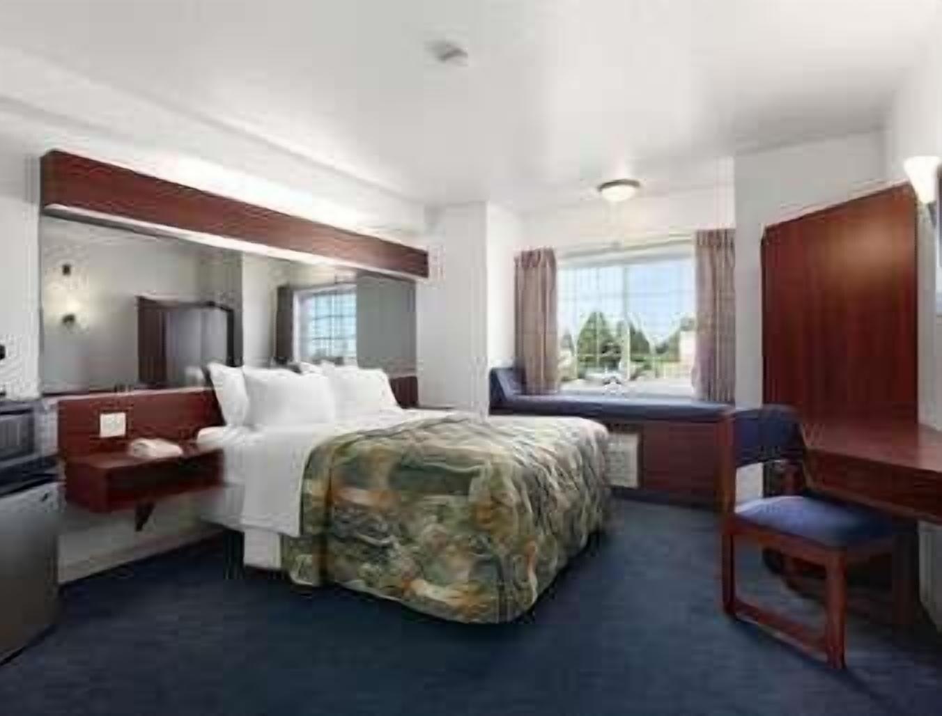 Days Inn & Suites By Wyndham Грили Экстерьер фото