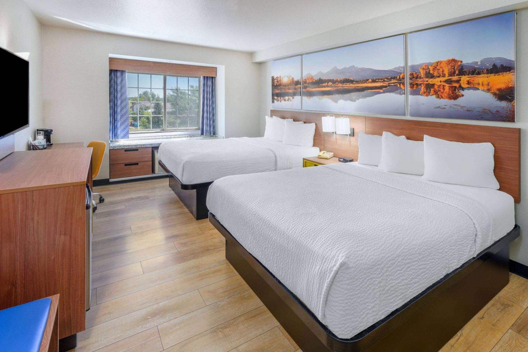 Days Inn & Suites By Wyndham Грили Экстерьер фото