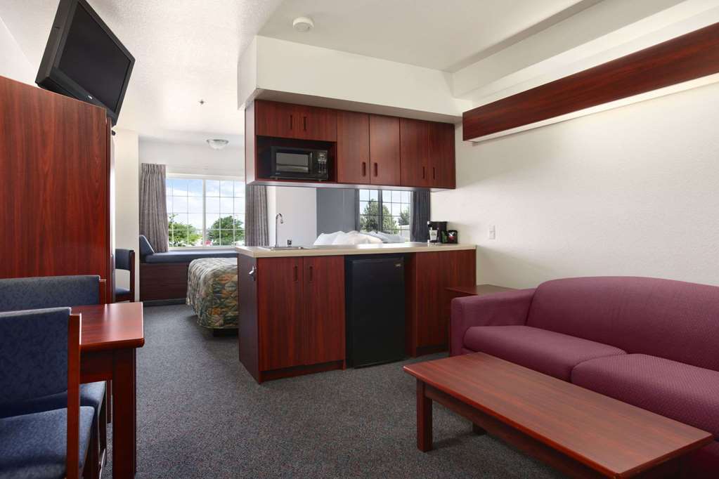 Days Inn & Suites By Wyndham Грили Номер фото